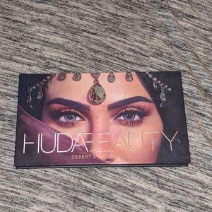 Huda Beauty Desert Dusk